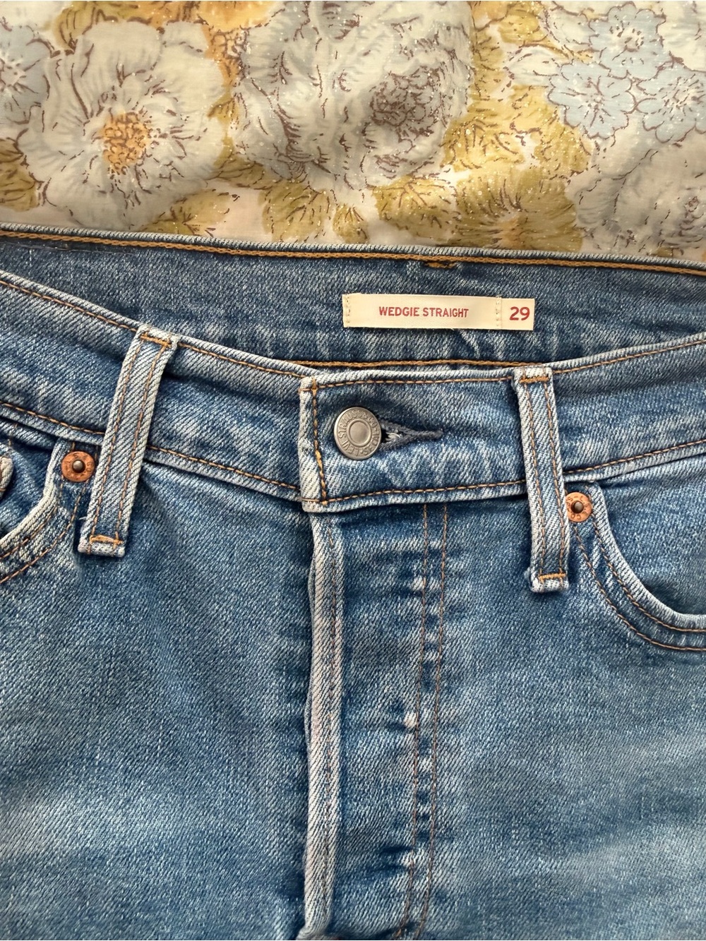 Levi’s Wedgie Straight High Rise Button Fly Blue Jeans Sz 29